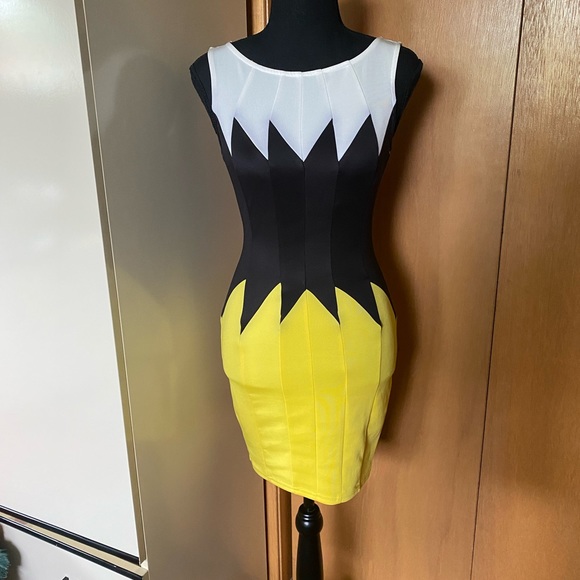 Patterned bodycon dress - Picture 4 of 6